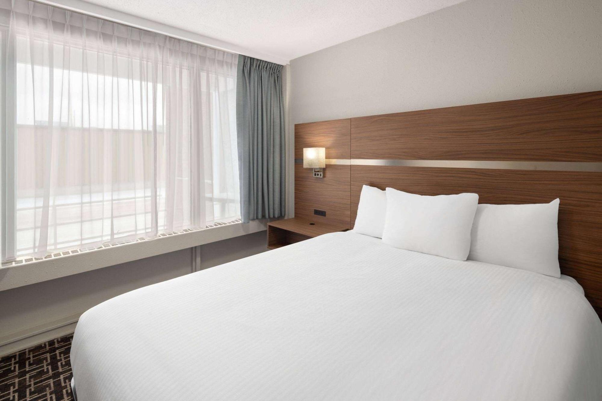 Baymont By Wyndham Edson Hotell Eksteriør bilde